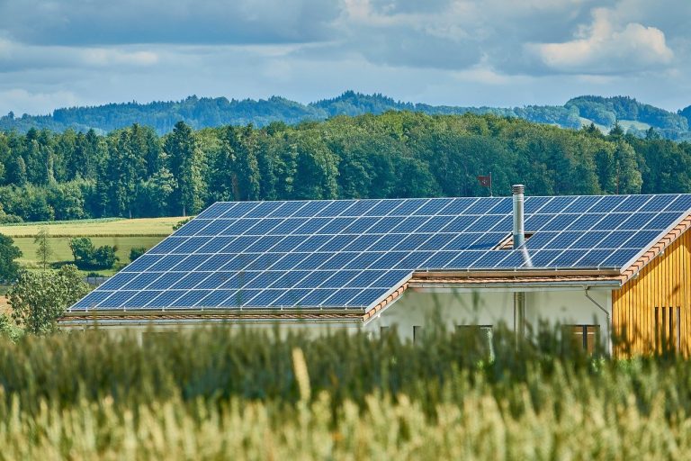 Firmato il decreto Parco Agrisolare: 1,5 miliardi a favore della solarizzazione degli edifici del settore agroalimentare