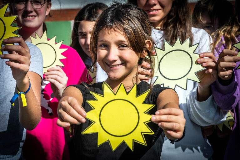 <strong></img>LONGi dona moduli solari alla scuola di un villaggio spagnolo</strong>